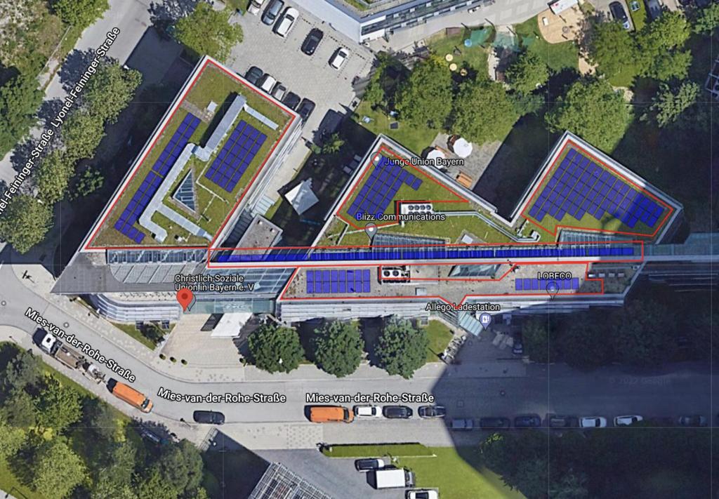 Großflächige PV-Anlage – Luftaufnahme Gewerbekomplex