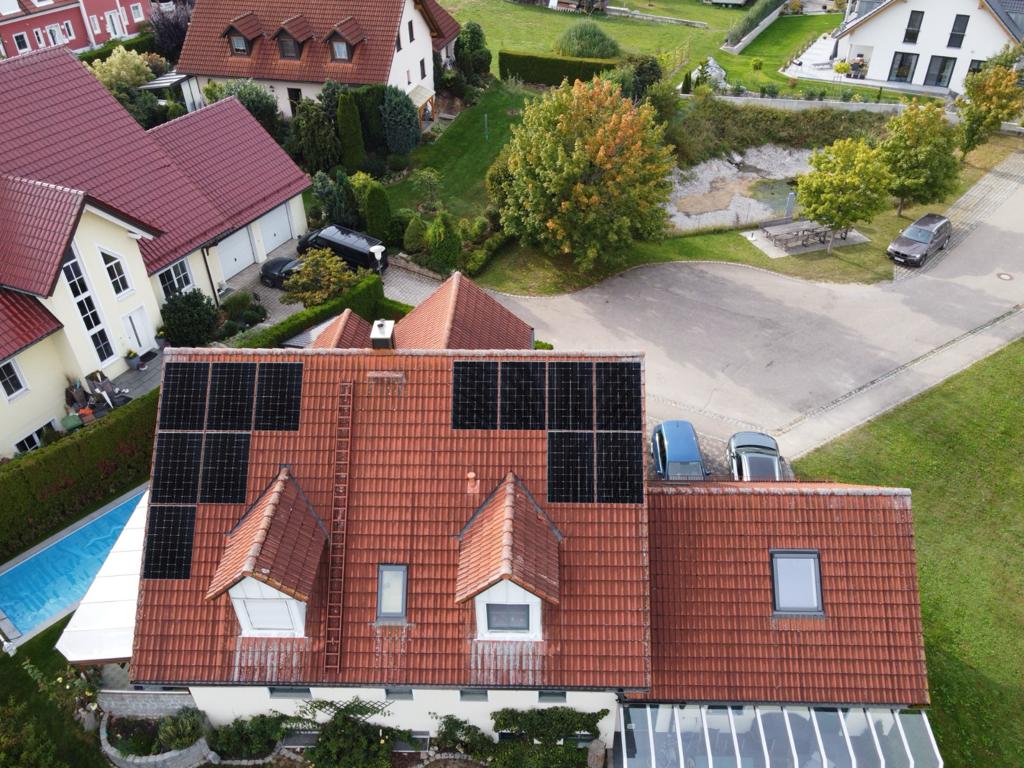 PV-Anlage auf Einfamilienhaus mit Gauben