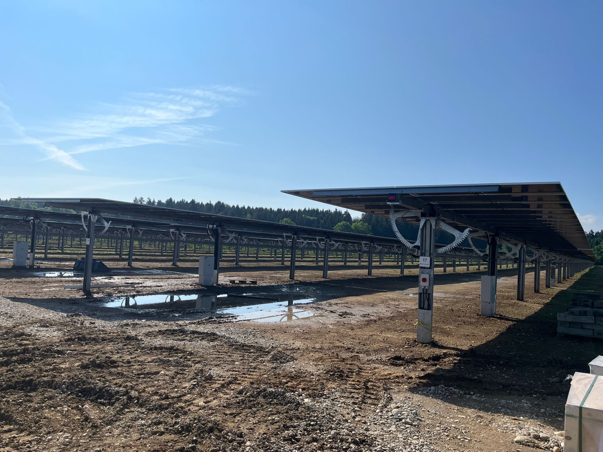 Großflächige Freiland-PV mit Solartrackern